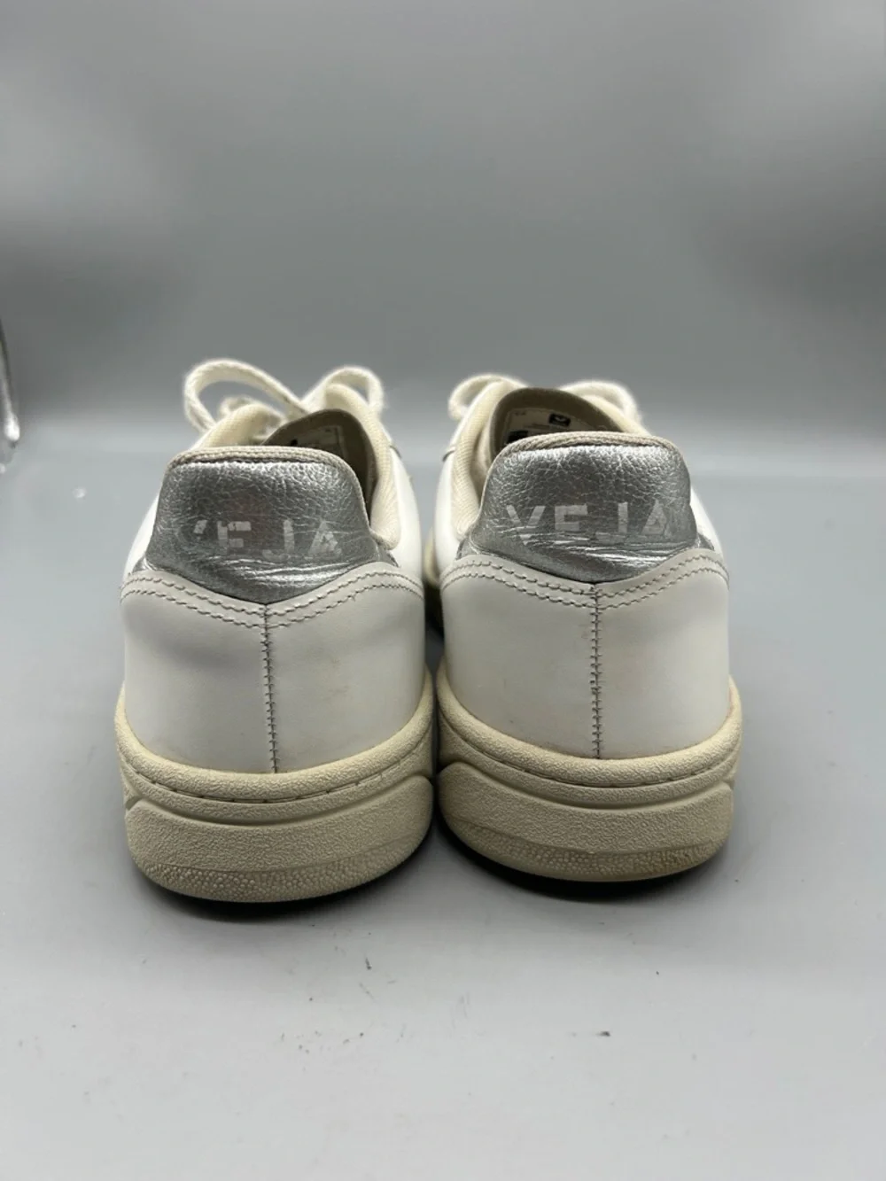 Veja V10 sneakers